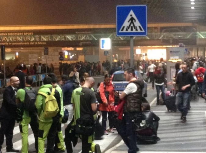 Аэропорт в Риме остановил работу из-за пожара
