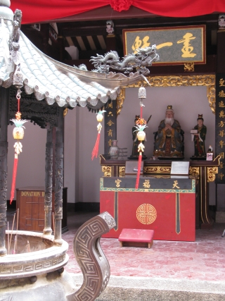 Сингапур. В китайском храме Тиан-Хок-Кенг