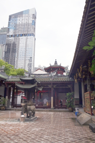 Сингапур. В китайском храме Тиан-Хок-Кенг