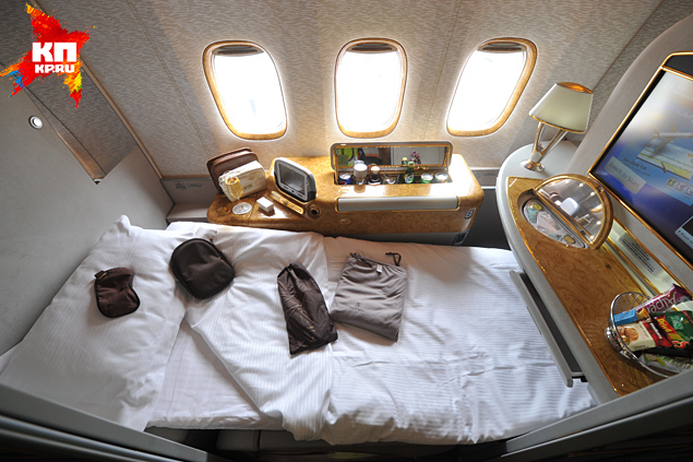 10 лучших авиакомпаний в мире: королевская кровать, душ и блюда от шеф-поваров Мишлен