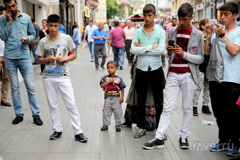 Стамбул. Люди на Истикляль / Турция