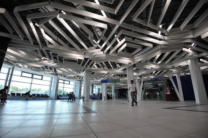 В аэропорту Толмачево расширили международный терминал