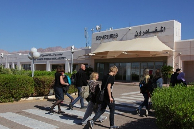 Пассажирский самолёт выкатился за габариты ВПП в аэропорту Иордании