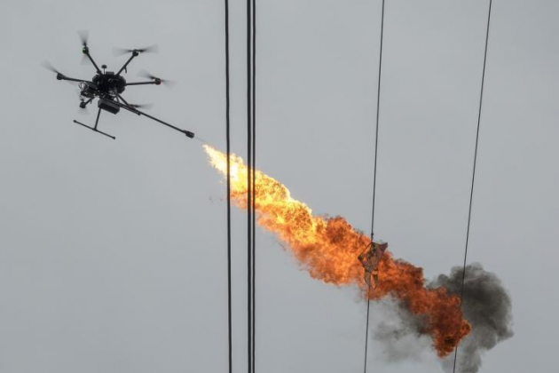В Китае создали многоцелевой дрон с огнемётом