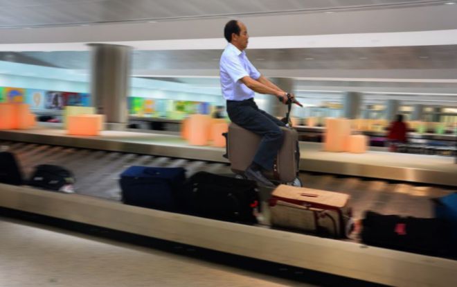 30+ самых странных фото, сделанных в аэропорту
