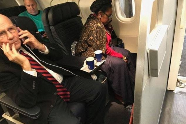 Конгресвумен обвинила пассажирку "United Airlines" в расизме