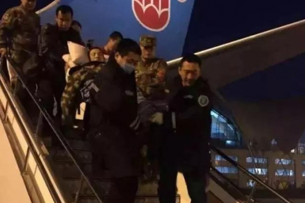 Пассажиры "China Southern Airlines" спасли жизнь умиравшему солдату