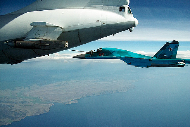 Минобороны представило кадры дозаправки Су-34 и МиГ-31БМ в воздухе