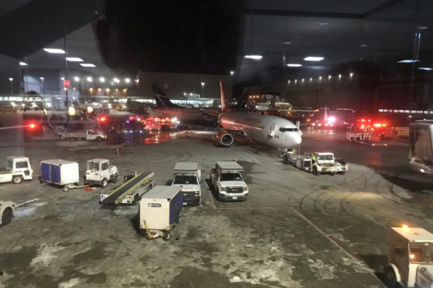 В аэропорту Торонто столкнулись пассажирские лайнеры