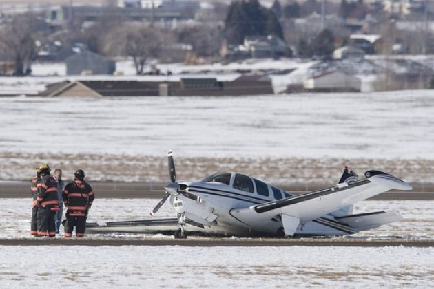 В Колорадо, на территории аэропорта, столкнулись самолёт и вертолёт