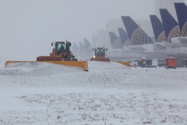 Сильнейший снегопад нарушил работу Международного аэропорта Денвера