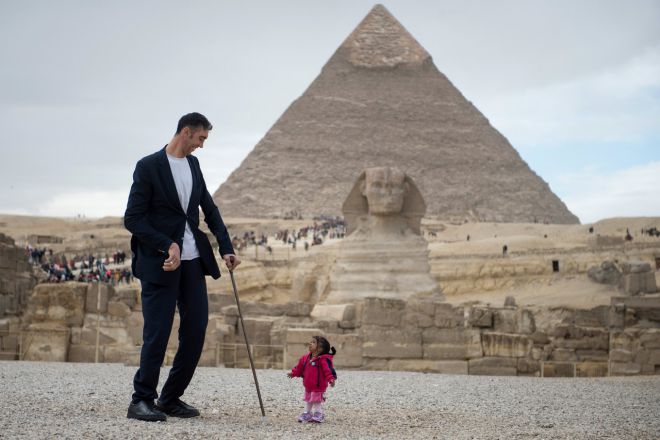 Самая маленькая женщина в мире встретилась с самым высоким мужчиной!