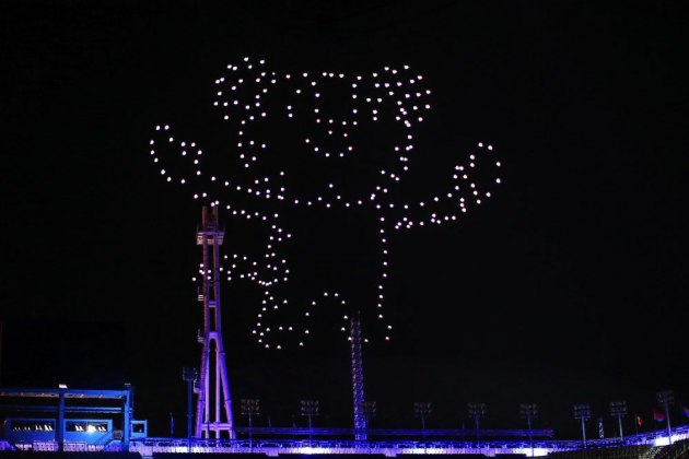 Дроны устроили красочное шоу на закрытии Олимпийских игр