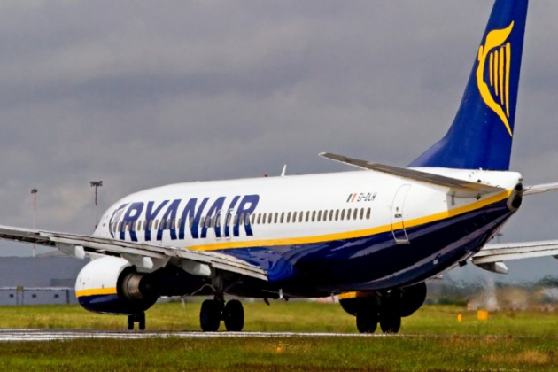 Голый пассажир "Ryanair" устроил дебош на борту самолёта