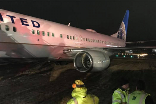 Самолёт "United Airlines" занесло на взлётно-посадочной полосе