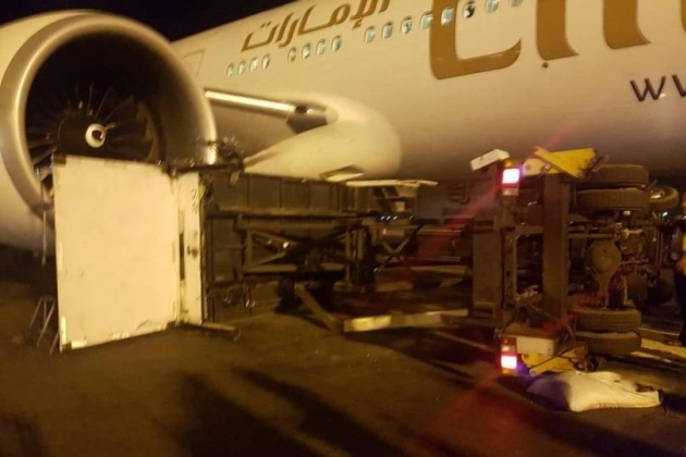 Пять человек пострадали при опрокидывании трапа в Международном аэропорту Исламабада