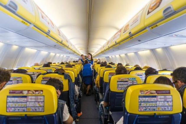 Пьяный дебошир устроил драку на борту самолёта "Ryanair"