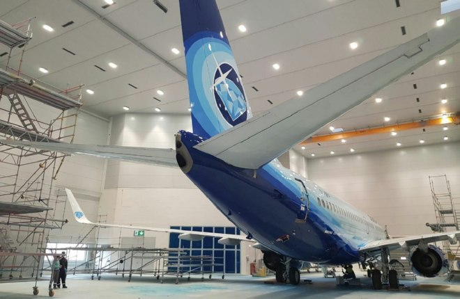 ФОТО: Самолет Boeing 737-700 покрасили в ливрею авиакомпании «Алроса»
