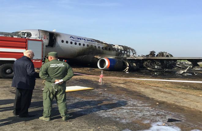 СК изъял черные ящики сгоревшего в Шереметьево самолета SSJ 100