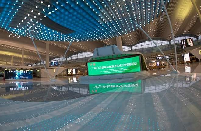 Крупнейший аэропорт Китая приостановил работу из-за трех заболевших коронавирусом сотрудников