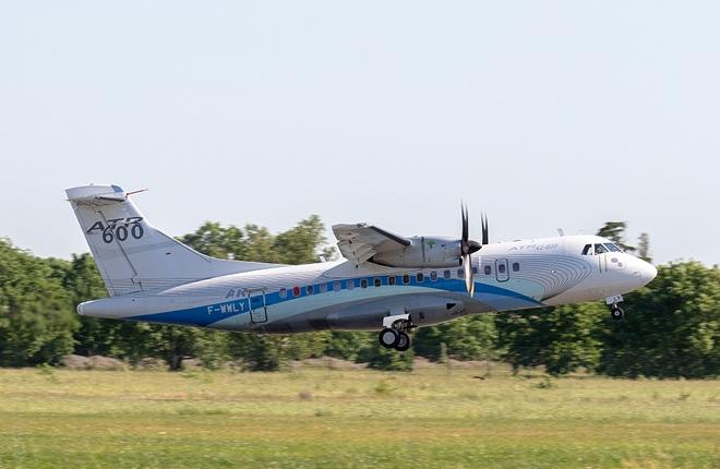 Совершил первый полет региональный самолет укороченного взлета и посадки ATR 42-600S