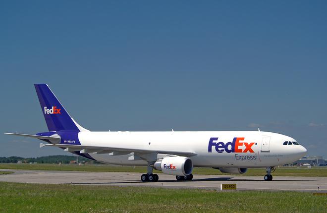 FedEx сокращает полетную программу из-за падающего спроса на грузоперевозки