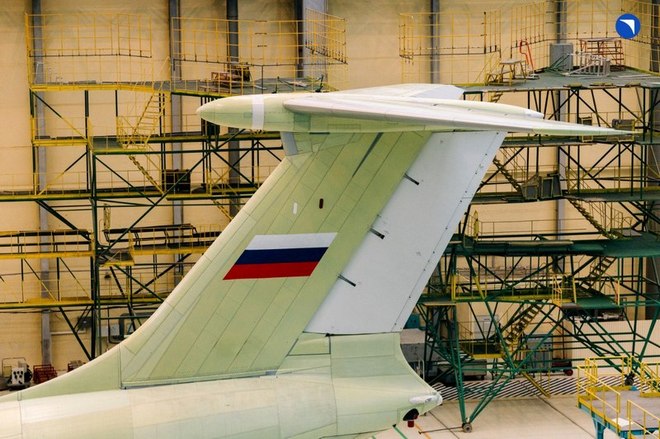 Фото: транспортные Ил-76МД-90А на заводе