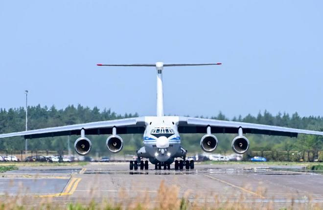 Россия впервые за 30 лет покажет за рубежом тяжелый транспортный самолет